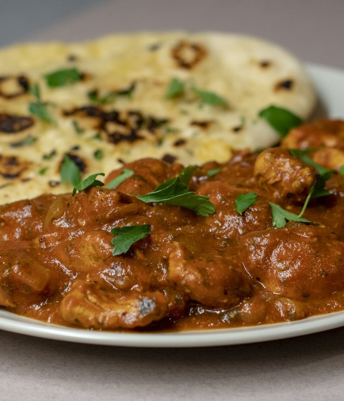 Reserva en Mother India · sala y terraza